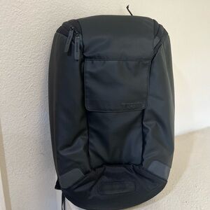 Incase Range Large black Laptop Backpack